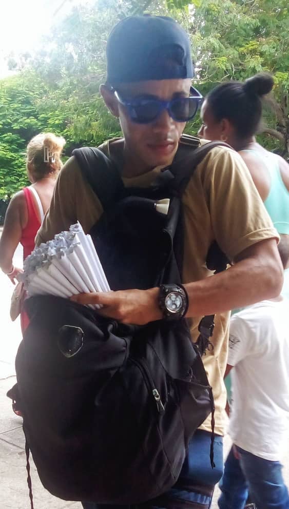 leonel,-a-cuban-music-student-turned-peanut-vendor