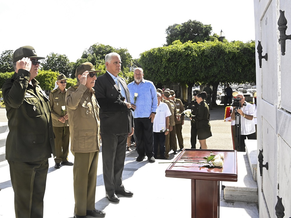 diaz-canel-pays-tribute-to-deceased-major-general