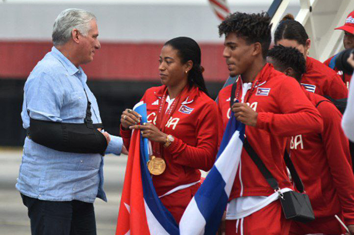 cuba-recibe-agradecida-a-sus-campeones-paralimpicos-(+fotos)