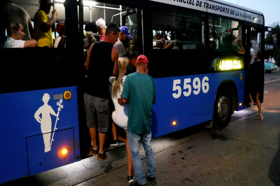 falta-de-combustible-y-repuestos-paraliza-el-transporte-en-cuba