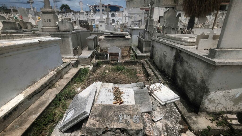 ¿las-cruces-de-quien?-cementerio-viejo-de-holguin