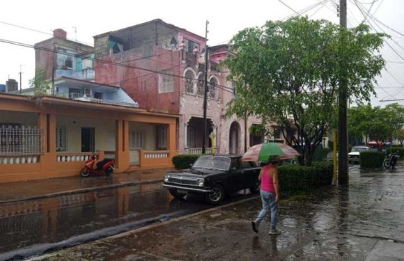 pinar-del-rio-amanece-gris-y-lluvioso-ante-proximidad-de-fenomeno-meteorologico