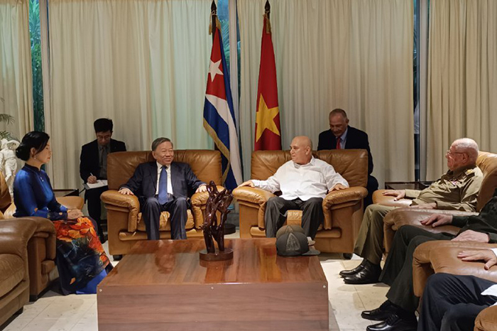 morales-ojeda-receives-the-president-of-vietnam