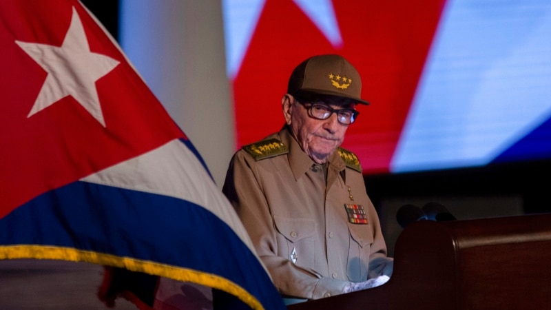 raul-castro-reaparece-dos-veces-tras-rumores-por-varios-dias-de-ausencia