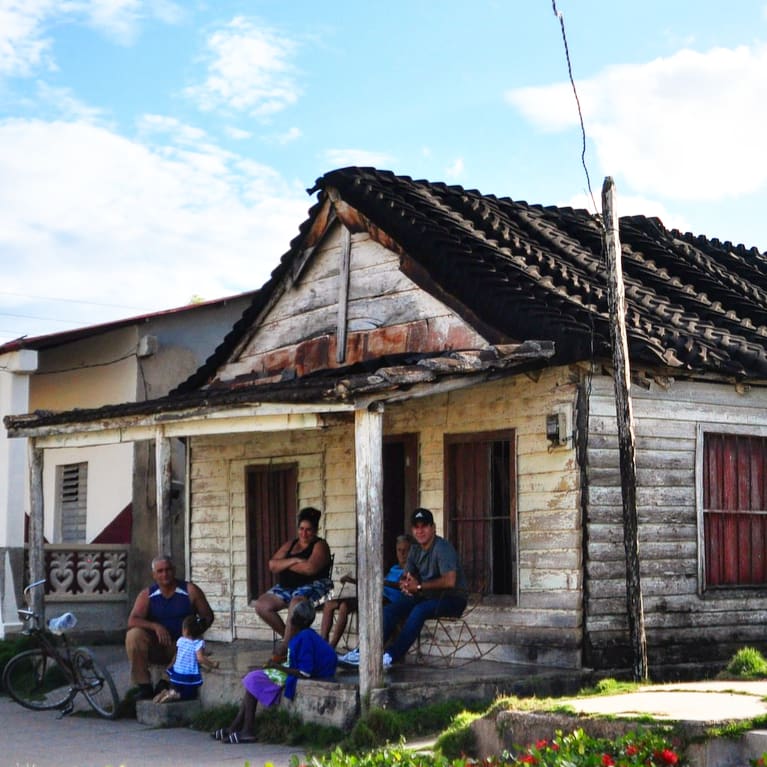 conversation-among-friends,-camaguey,-cuba-–-photo-of-the-day