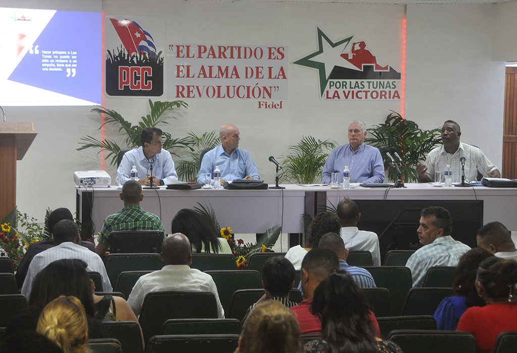 miguel-diaz-canel-participa-en-plenos-extraordinarios-del-partido-en-las-tunas-y-holguin