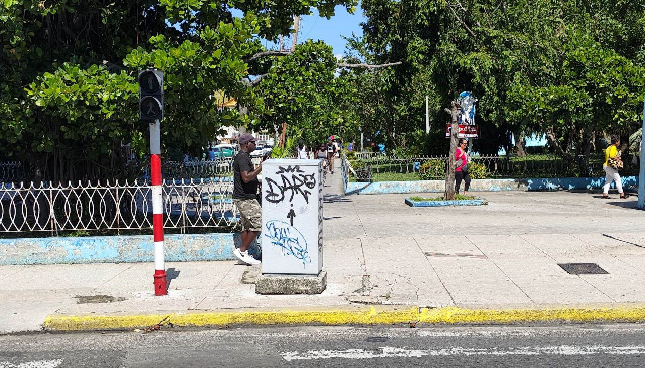 neither-green-nor-red,-havana’s-traffic-lights-go-dark-with-the-blackouts-and-breakdowns