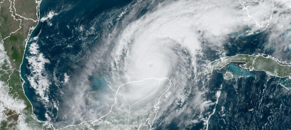 milton-se-mantiene-como-un-potente-huracan-categoria-4-y-comienza-su-desplazamiento-al-este-nordeste